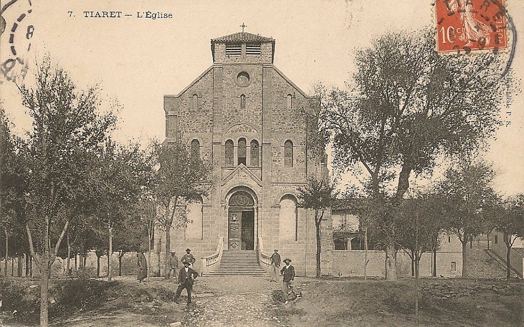 Tiaret, l'eglise vers 1907.JPG